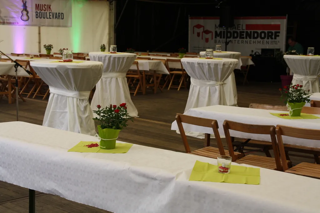 Unsere Service für Sie - Tisch- und Stuhldekoration